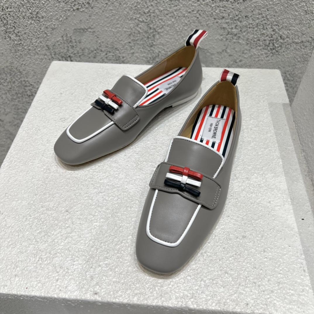 Thom Browne Bow-detail Flat Loafers - everydesigner