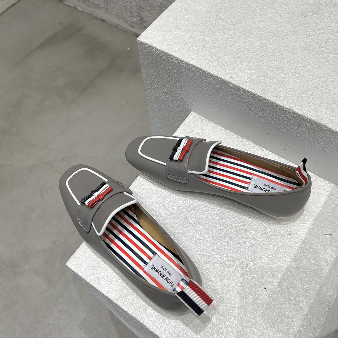 Thom Browne Bow-detail Flat Loafers - everydesigner