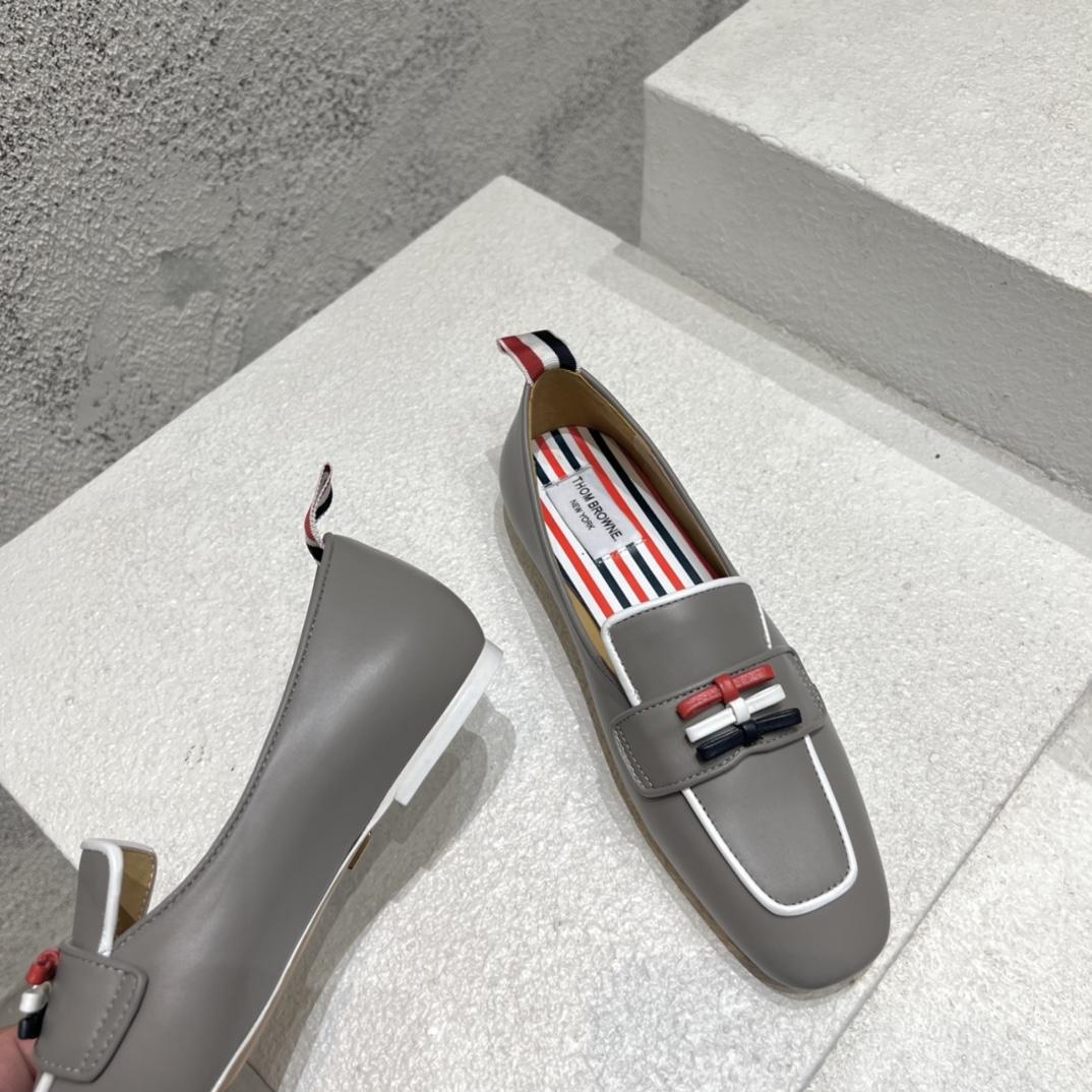 Thom Browne Bow-detail Flat Loafers - everydesigner