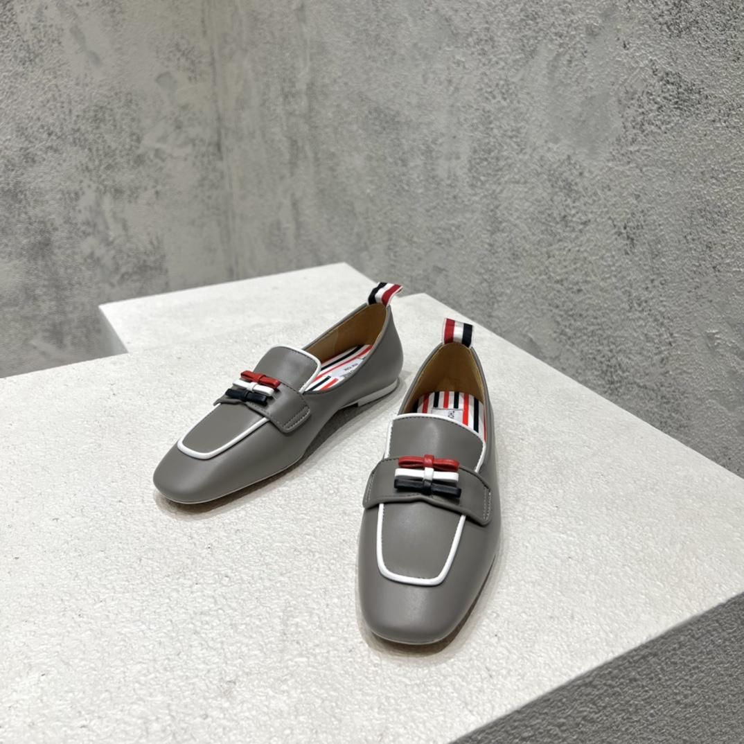 Thom Browne Bow-detail Flat Loafers - everydesigner