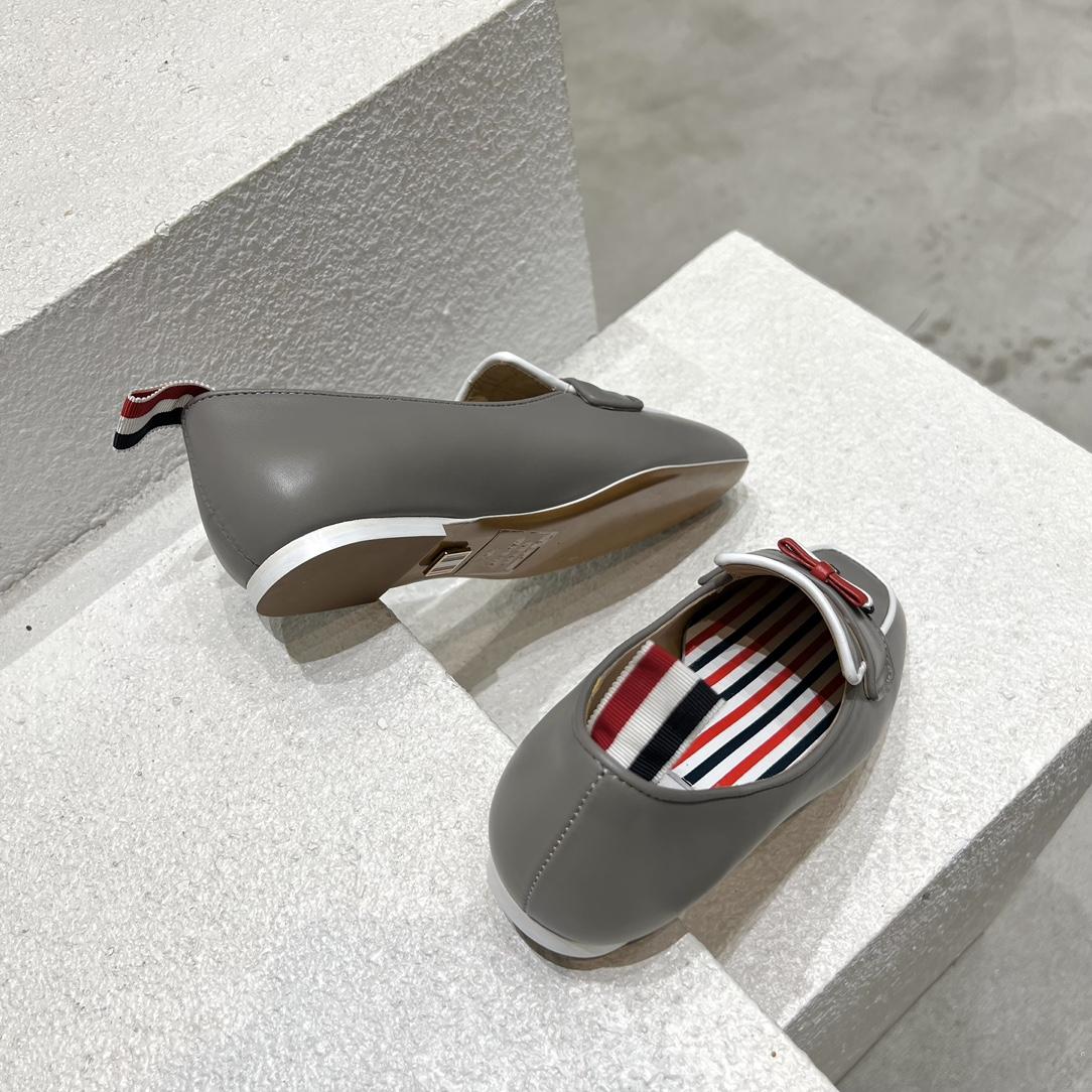 Thom Browne Bow-detail Flat Loafers - everydesigner