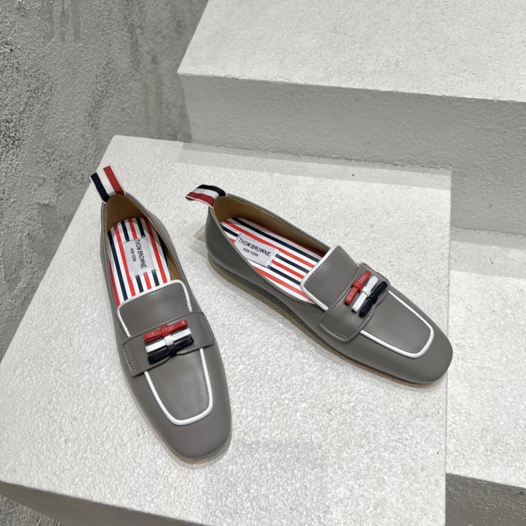 Thom Browne Bow-detail Flat Loafers - everydesigner