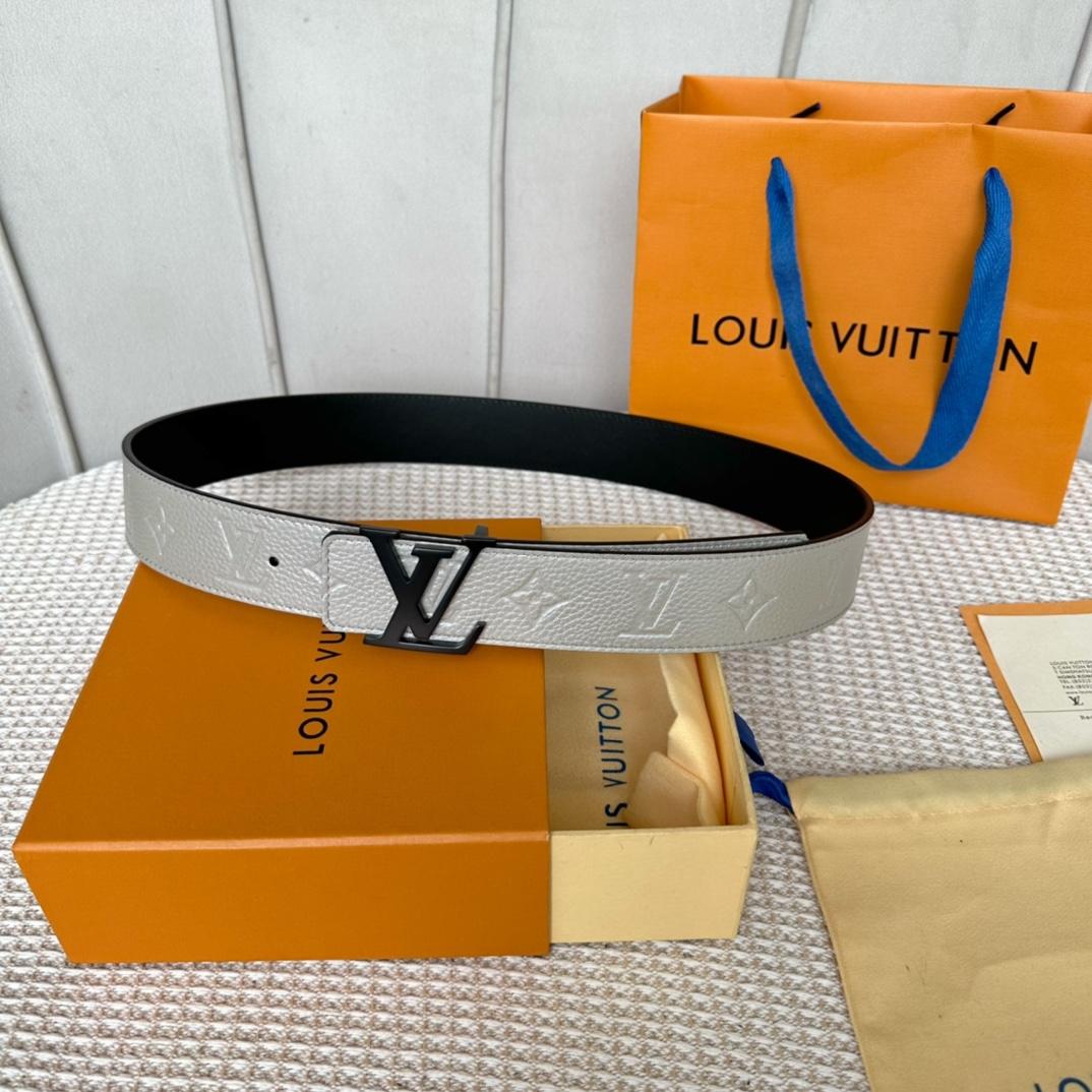 Louis Vuitton LV Initials 40mm Reversible Belt   M8261V - everydesigner