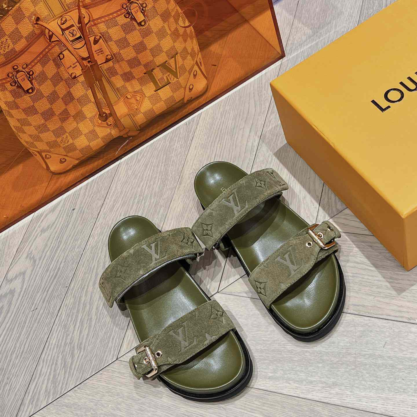 Louis Vuitton Bom Dia Flat Comfort Mule    1ABOYY - everydesigner