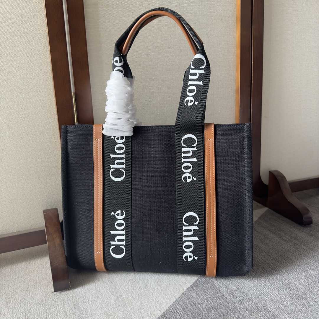 Chloe Medium Woody Tote Bag - everydesigner