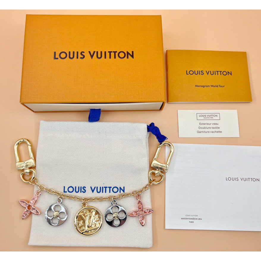 Louis Vuitton Nanogram Family Bag Charm   M01001 - everydesigner