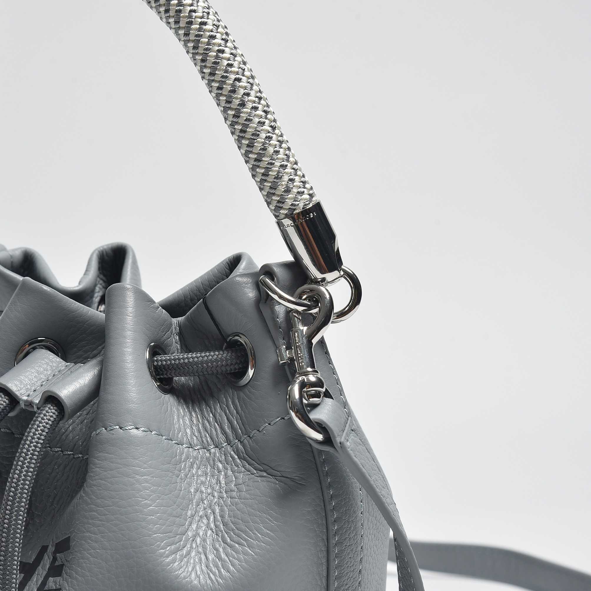 Marc Jacobs Women's Leather The Bucket Bag  - everydesigner