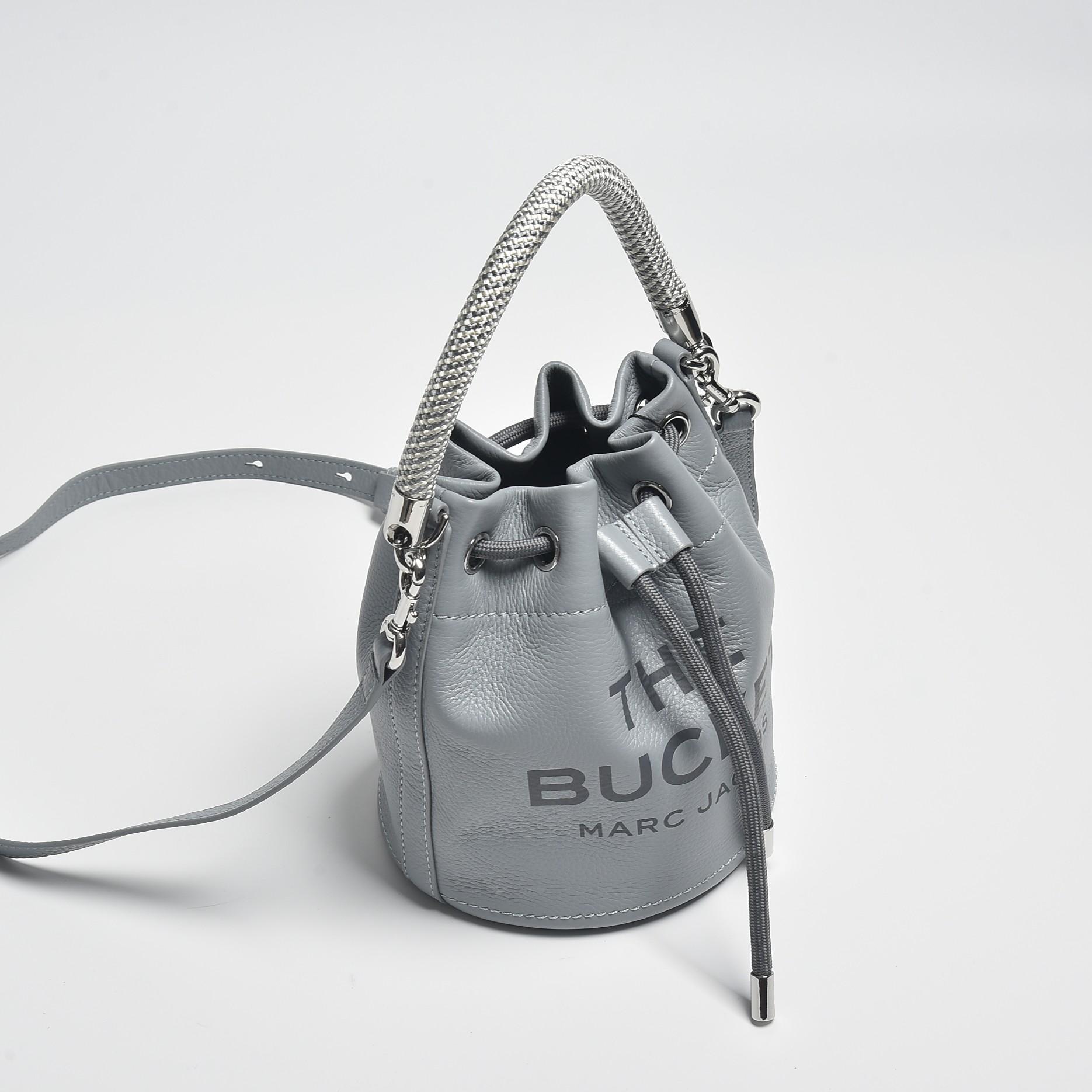 Marc Jacobs Women's Leather The Bucket Bag  - everydesigner