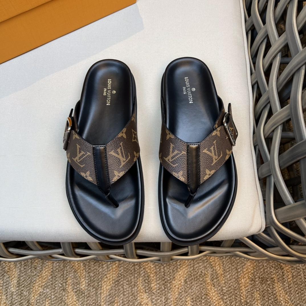 Louis Vuitton Flip Flops - everydesigner