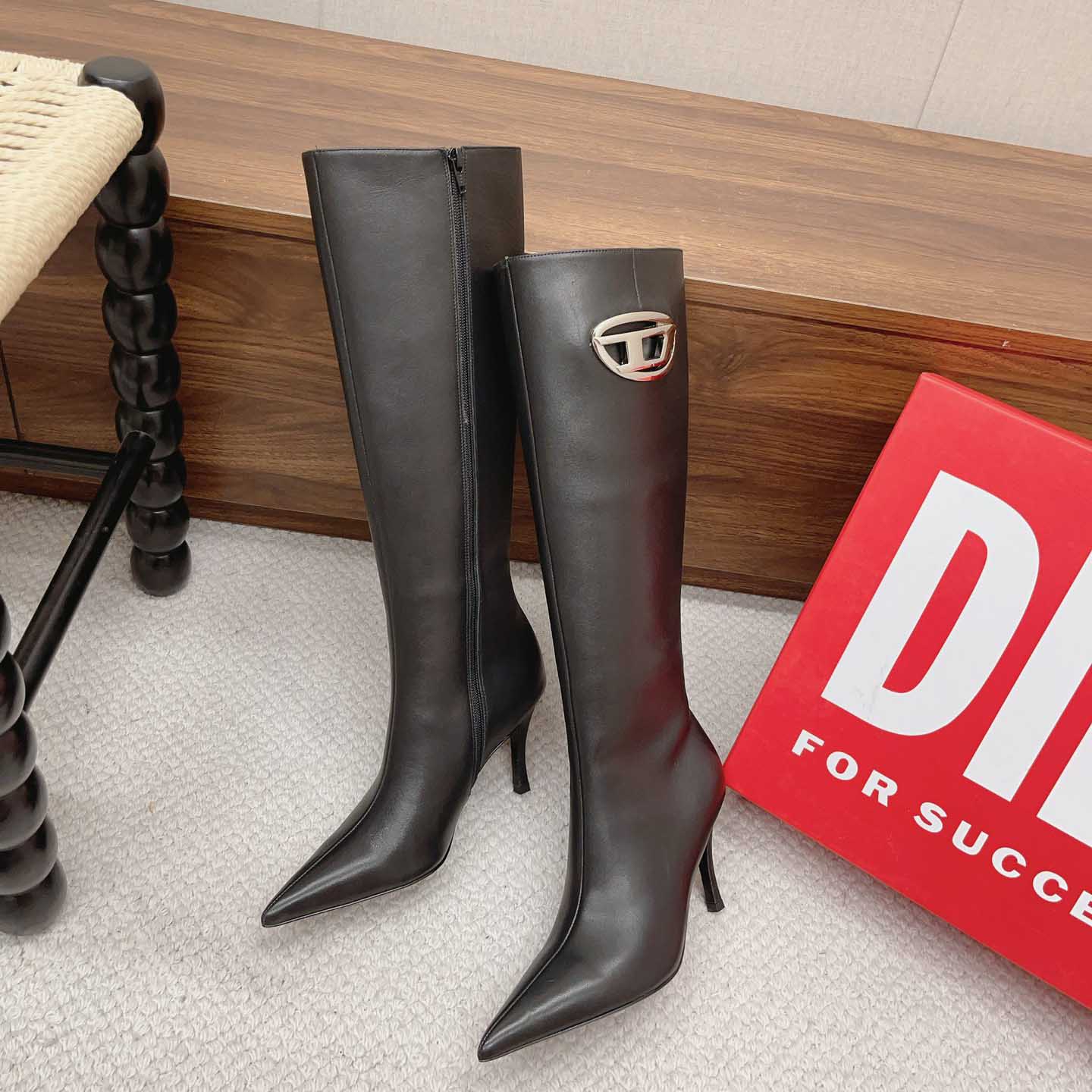 Diesel D-Venus HBT - Leather Boots With Oval D Plaque - everydesigner