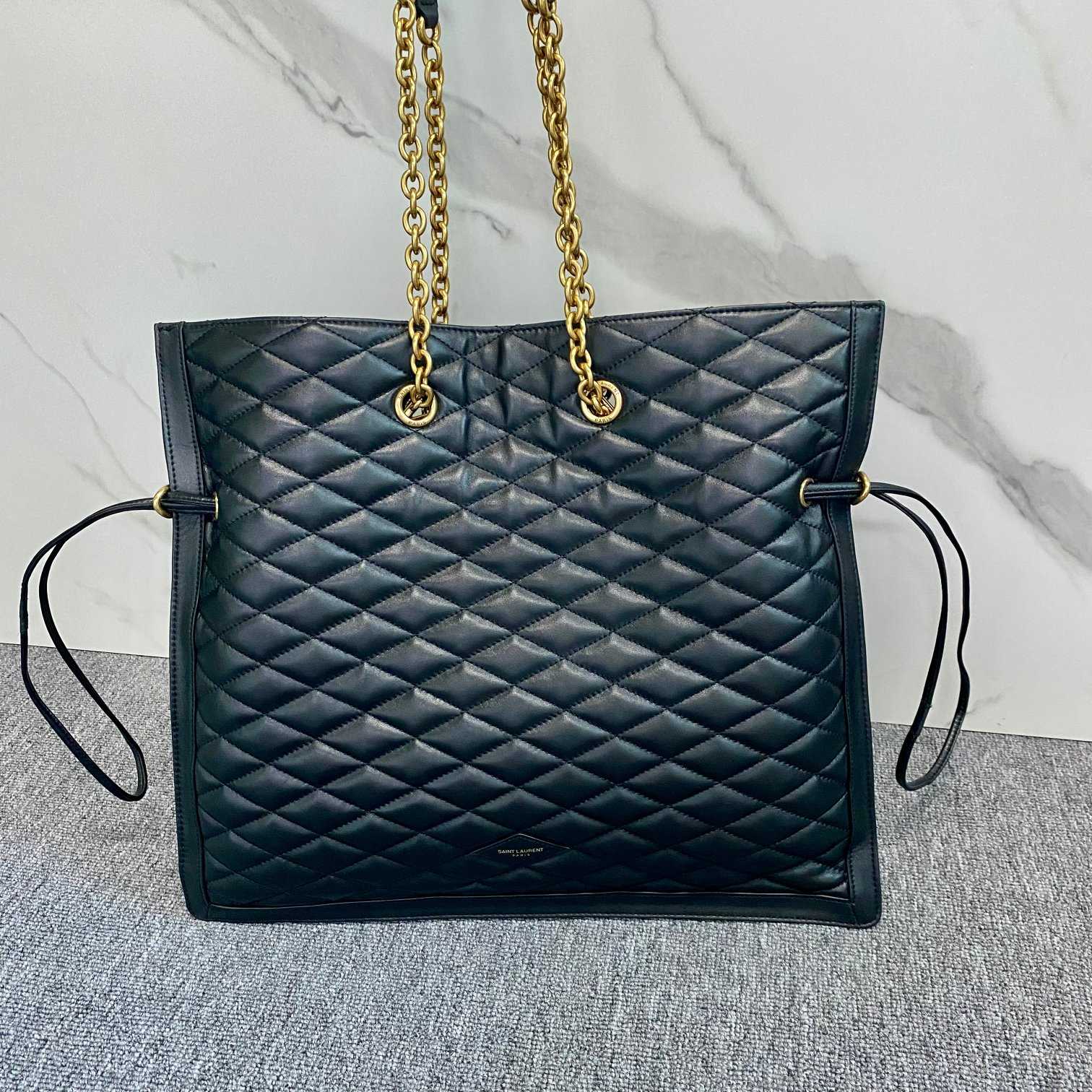 Saint Laurent Quilted Shoulder Bag (41.1x3x36.8cm) - everydesigner