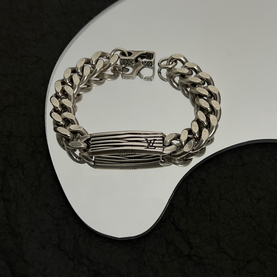 Louis Vuitton LV Epi Bracelet - everydesigner