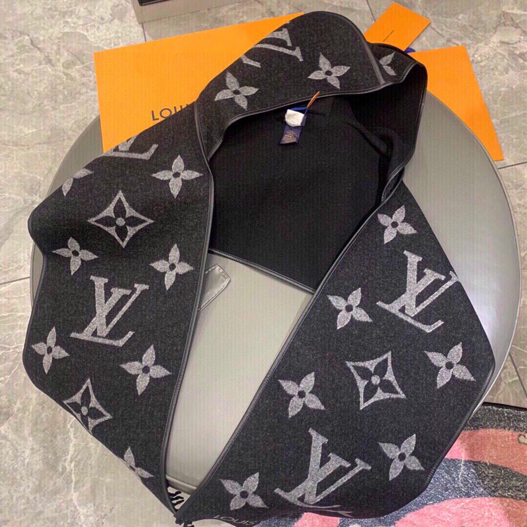 Louis Vuitton Fall For You Scarf - everydesigner