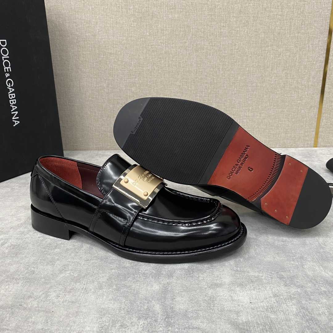 Dolce & Gabbana Bernini Logo-plaque Leather Loafers In Black - everydesigner