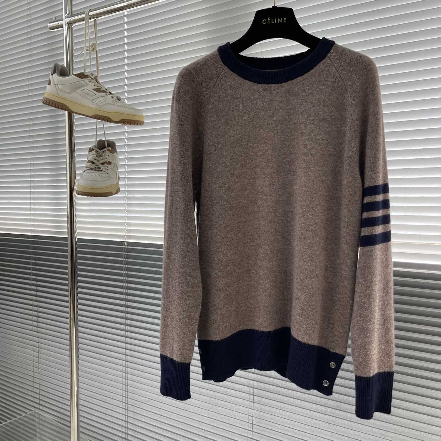 Thom Browne Shetland Wool Raglan 4-bar Crew Neck Pullover - everydesigner