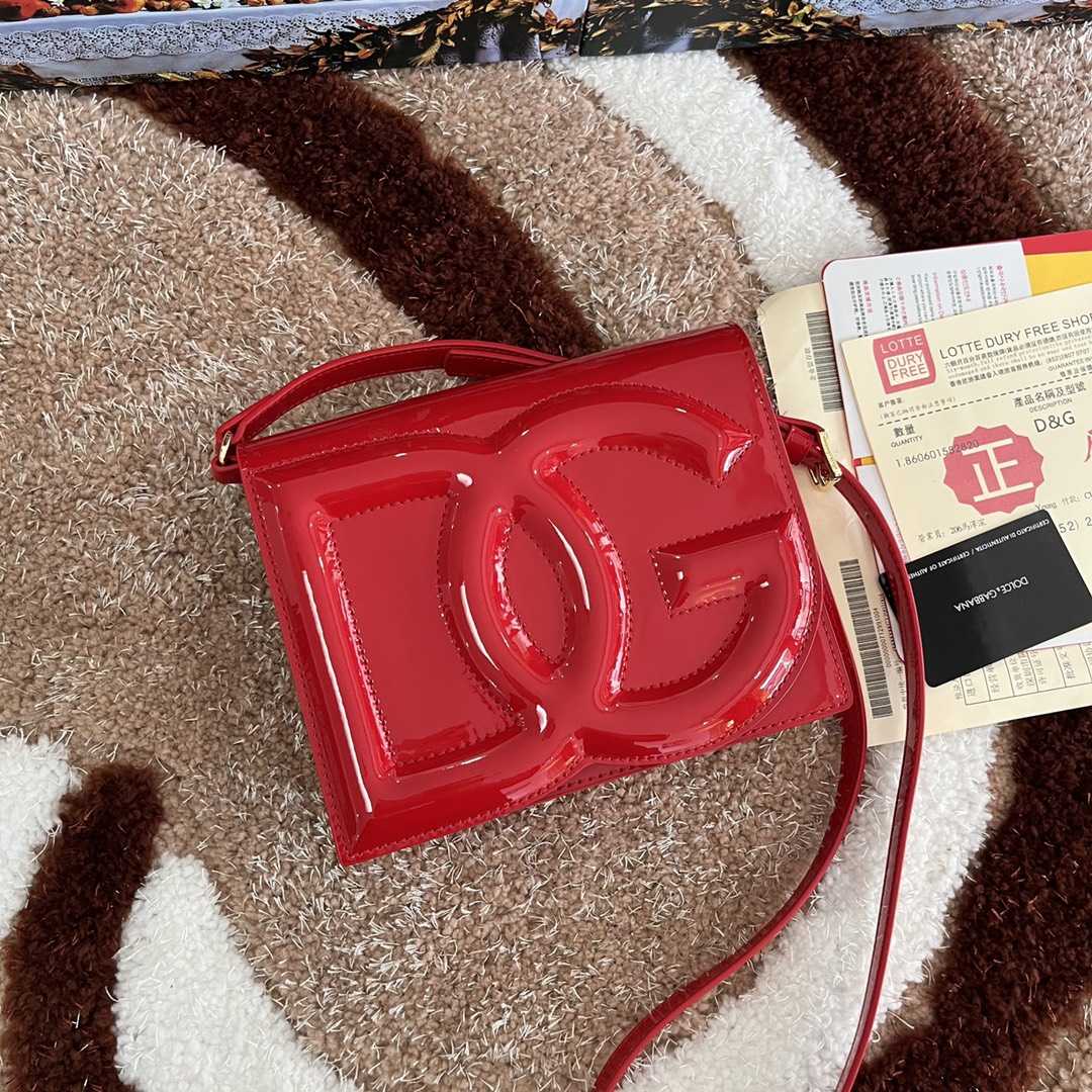 Dolce & Gabbana DG Logo Leather Crossbody Bag    (16*20*5.5cm) - everydesigner