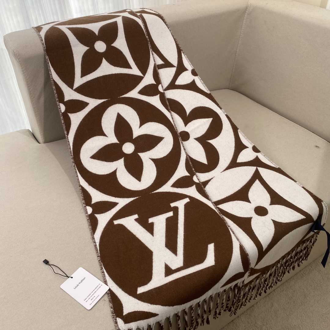 Louis Vuitton LV Medallion Scarf - everydesigner