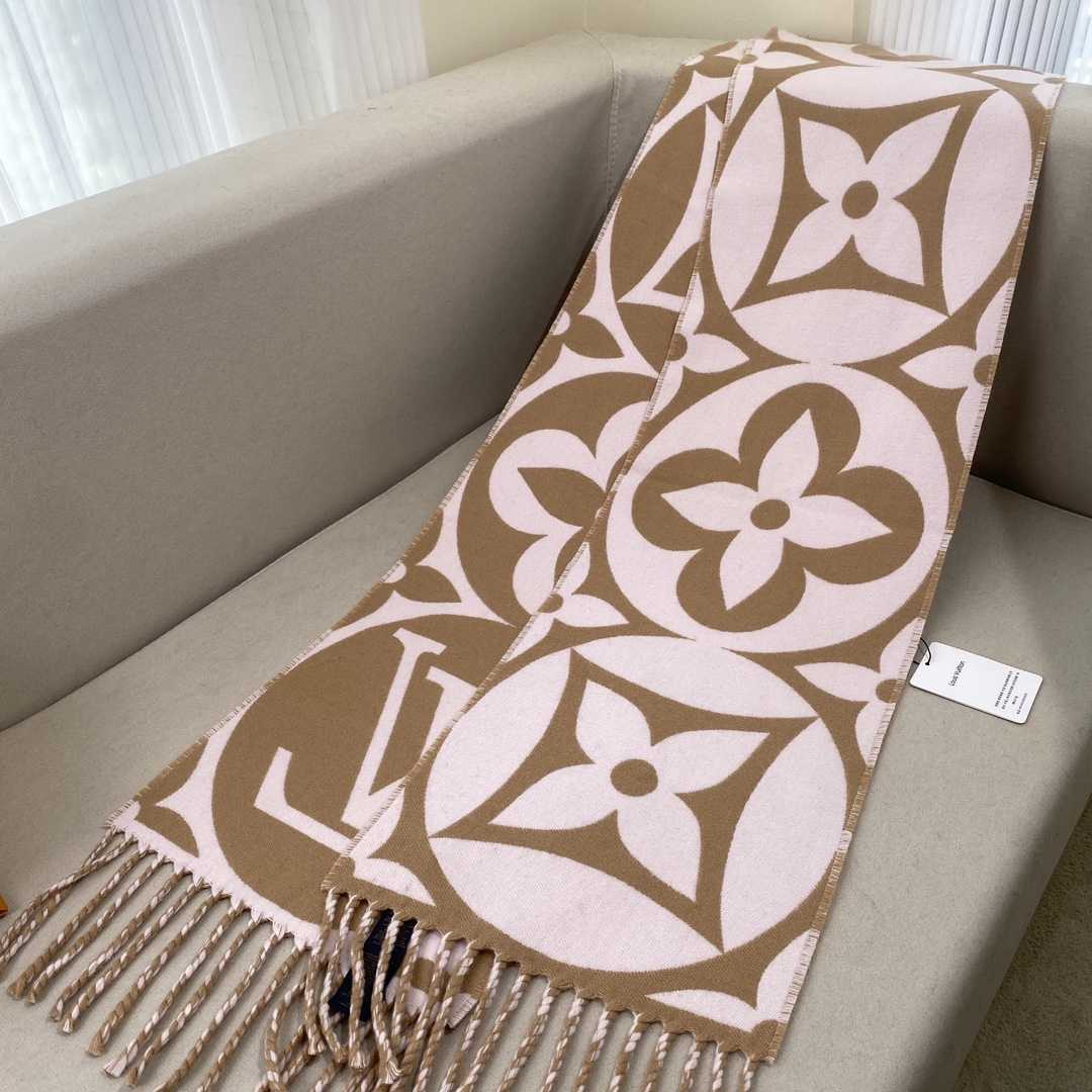 Louis Vuitton LV Medallion Scarf - everydesigner