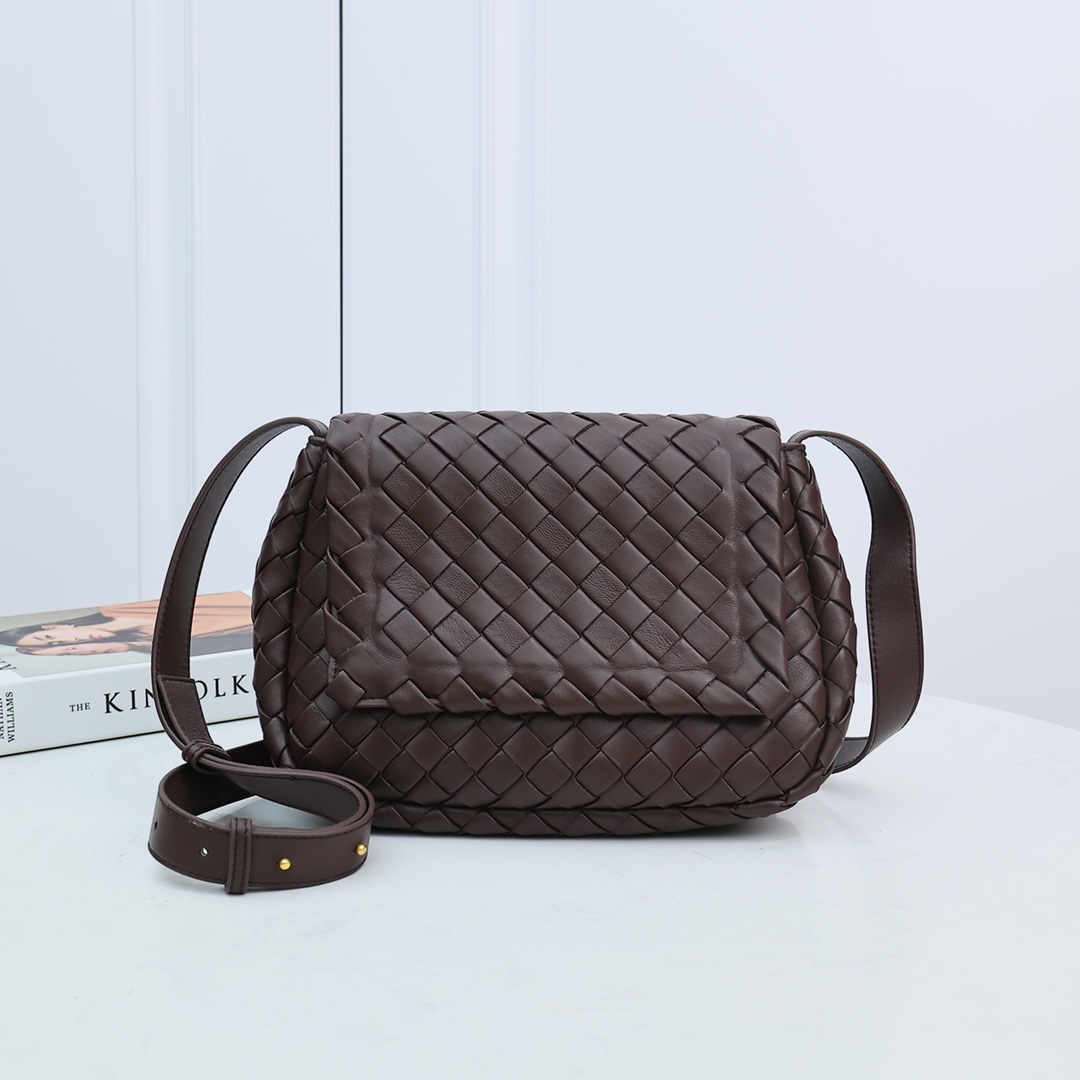 Bottega Veneta Small Cobble Messenger - everydesigner