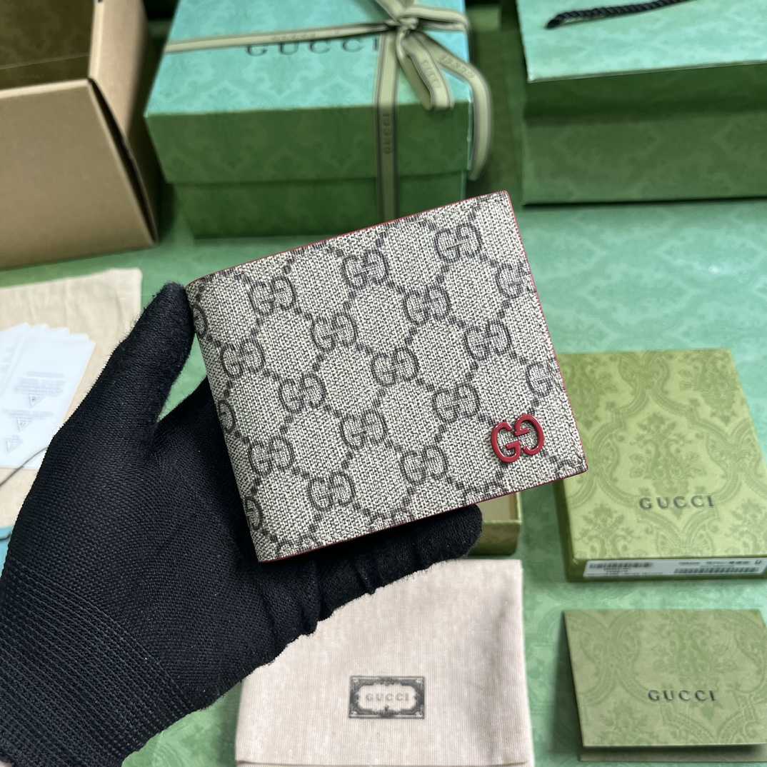 Gucci Wallet With GG Detail - everydesigner