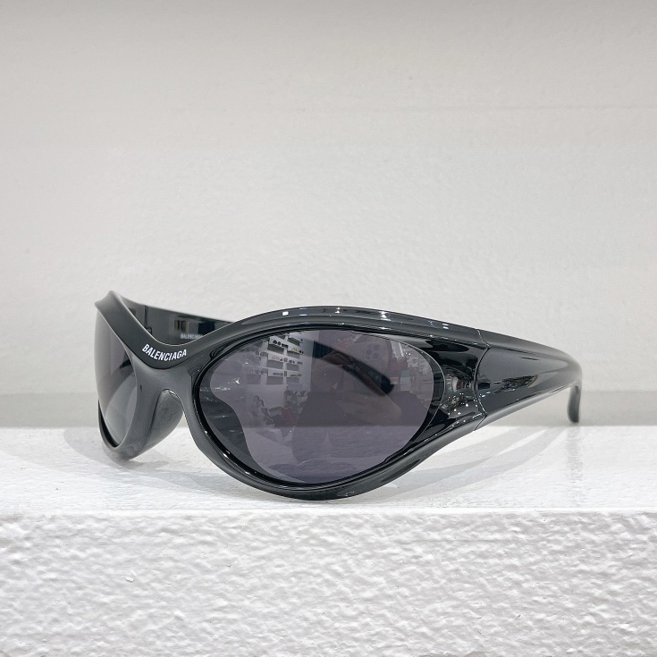 Balenciaga Dynamo Round Sunglasses - everydesigner