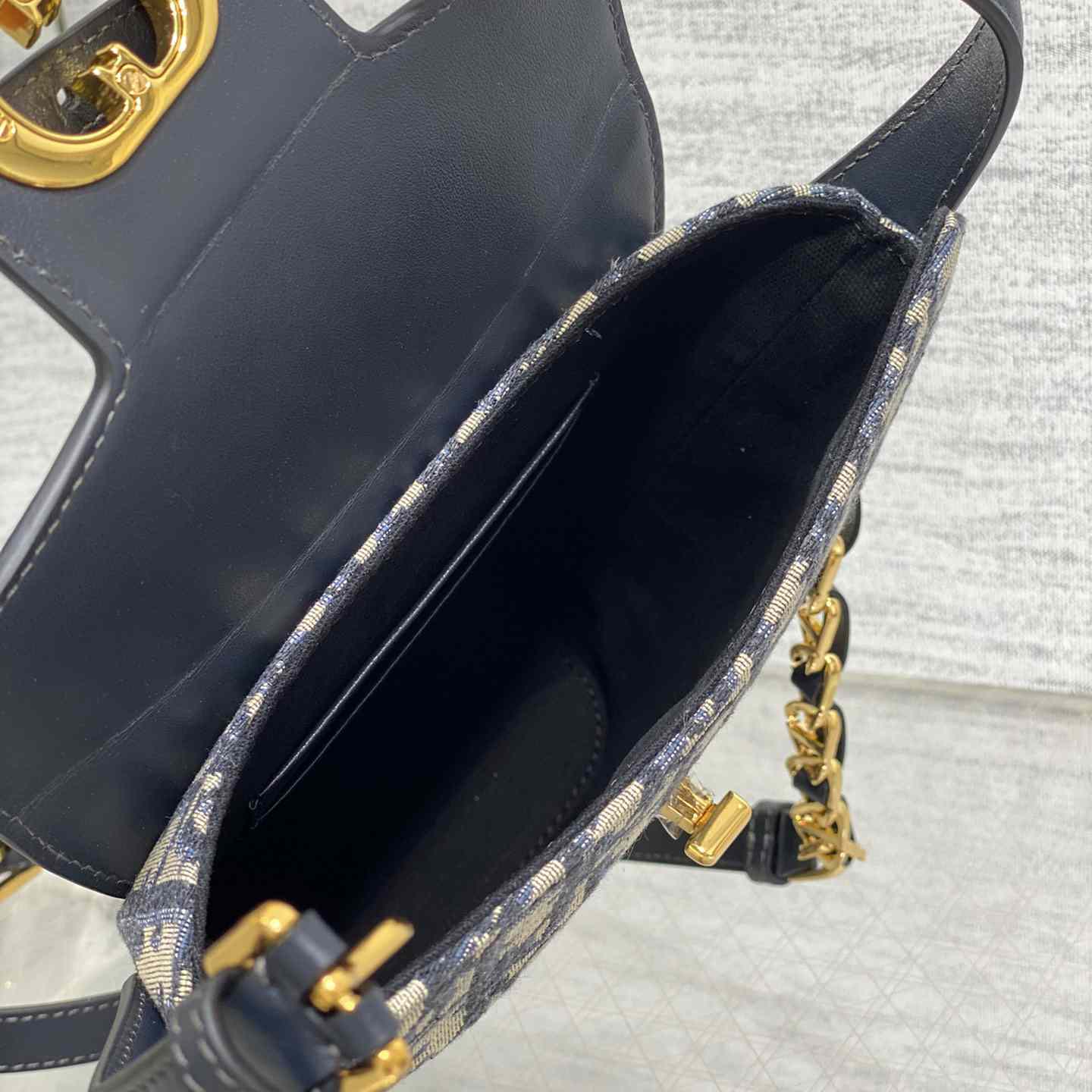 Dior 30 Montaigne Dior Amber Mini Bucket Bag - everydesigner