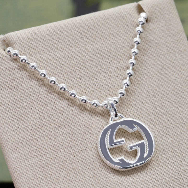 Gucci Interlocking G Necklace In Silver - everydesigner