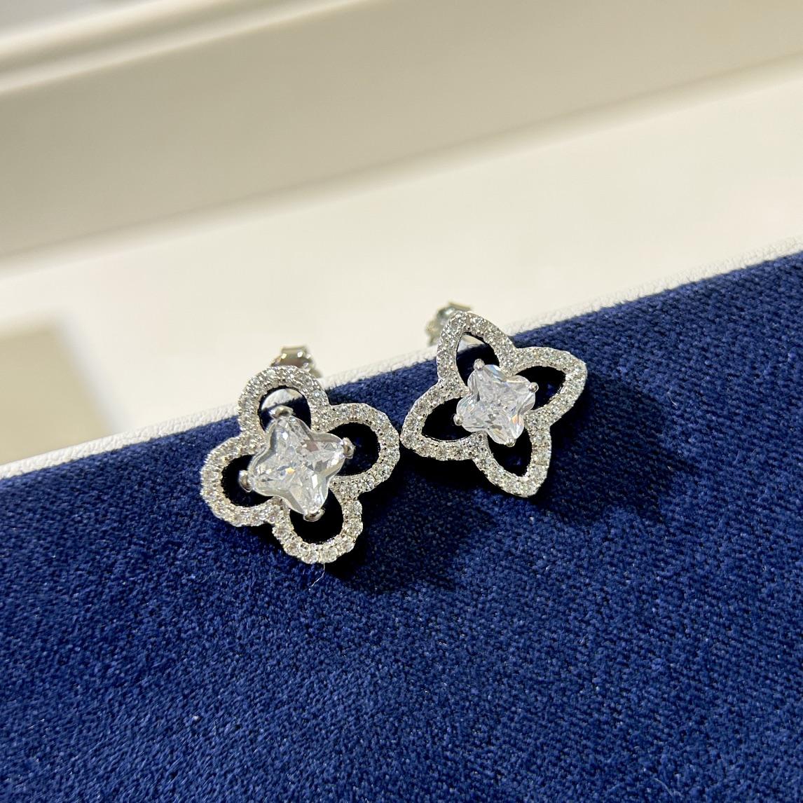 Louis Vuitton Monogram Earrings - everydesigner