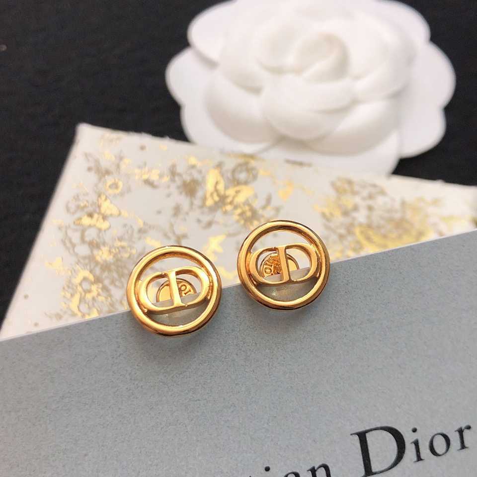 Dior 30 Montaigne Stud Earrings - everydesigner