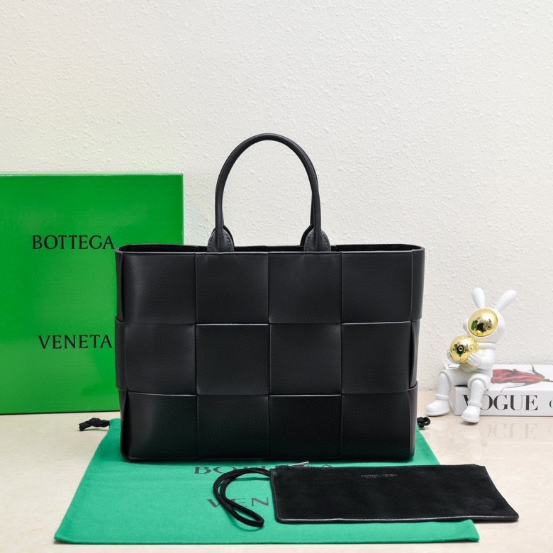 Bottega Veneta Small Arco Tote Bag With Strap - everydesigner