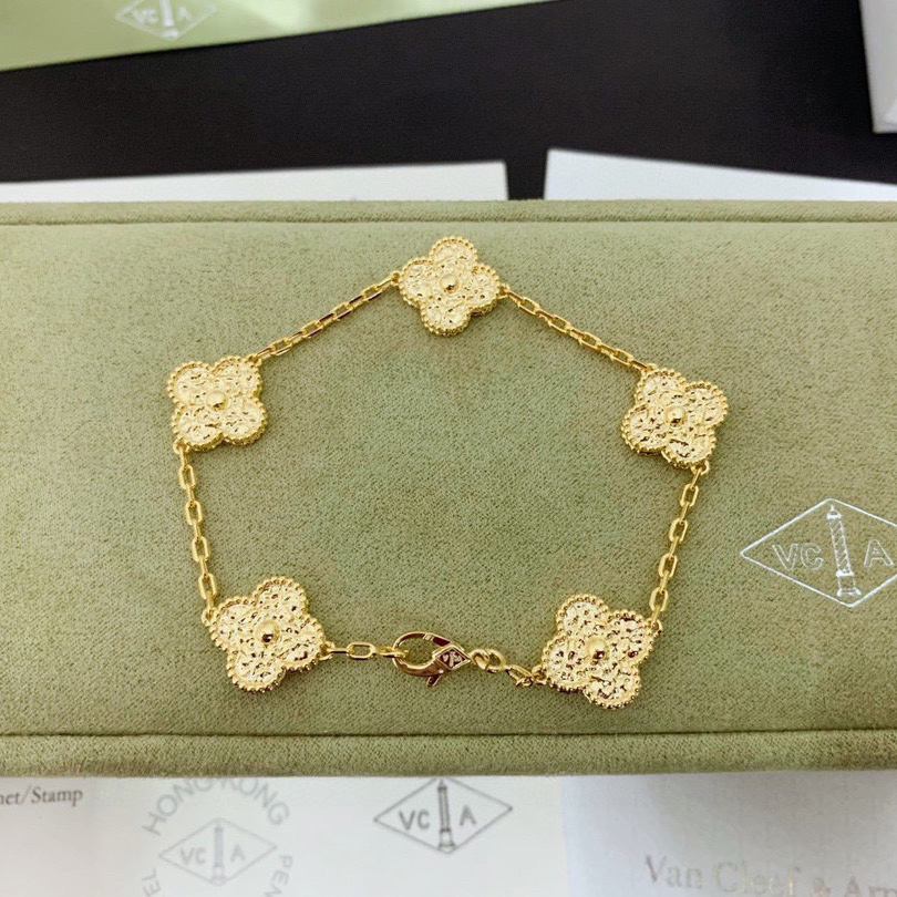 Van Cleef & Arpels Vintage Alhambra Bracelet - everydesigner