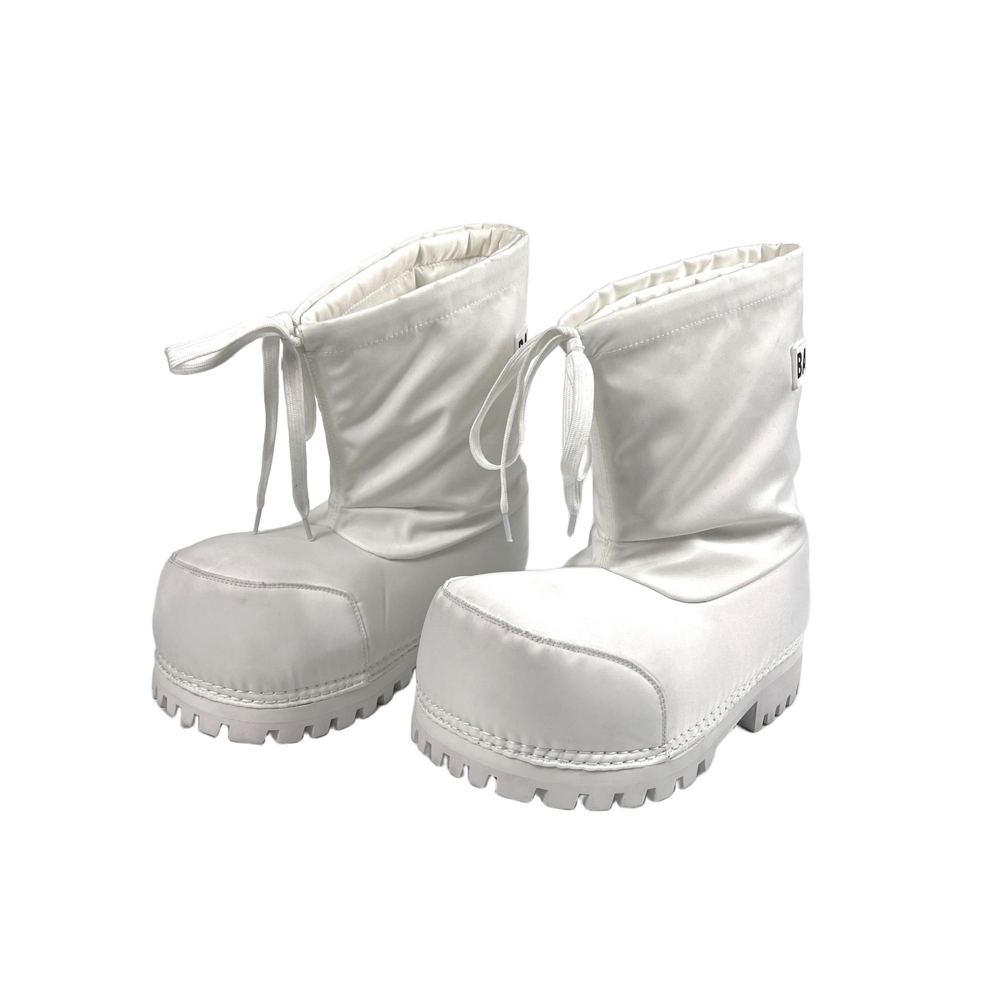 Balenciaga Alaska Low Boot In White Nylon - everydesigner