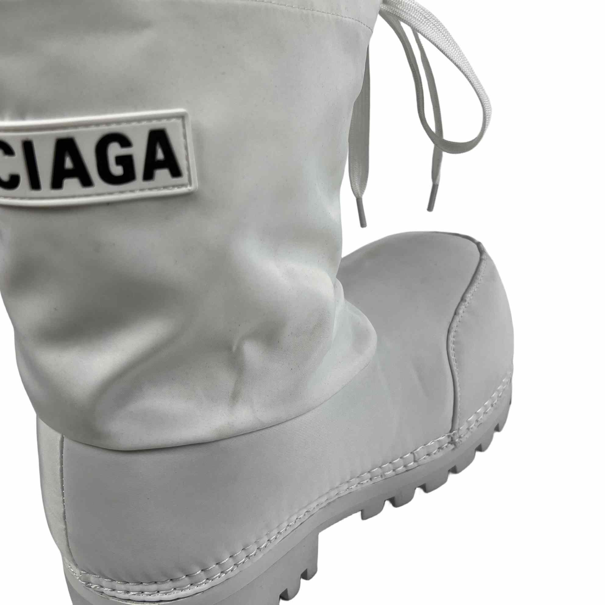 Balenciaga Alaska Low Boot In White Nylon - everydesigner