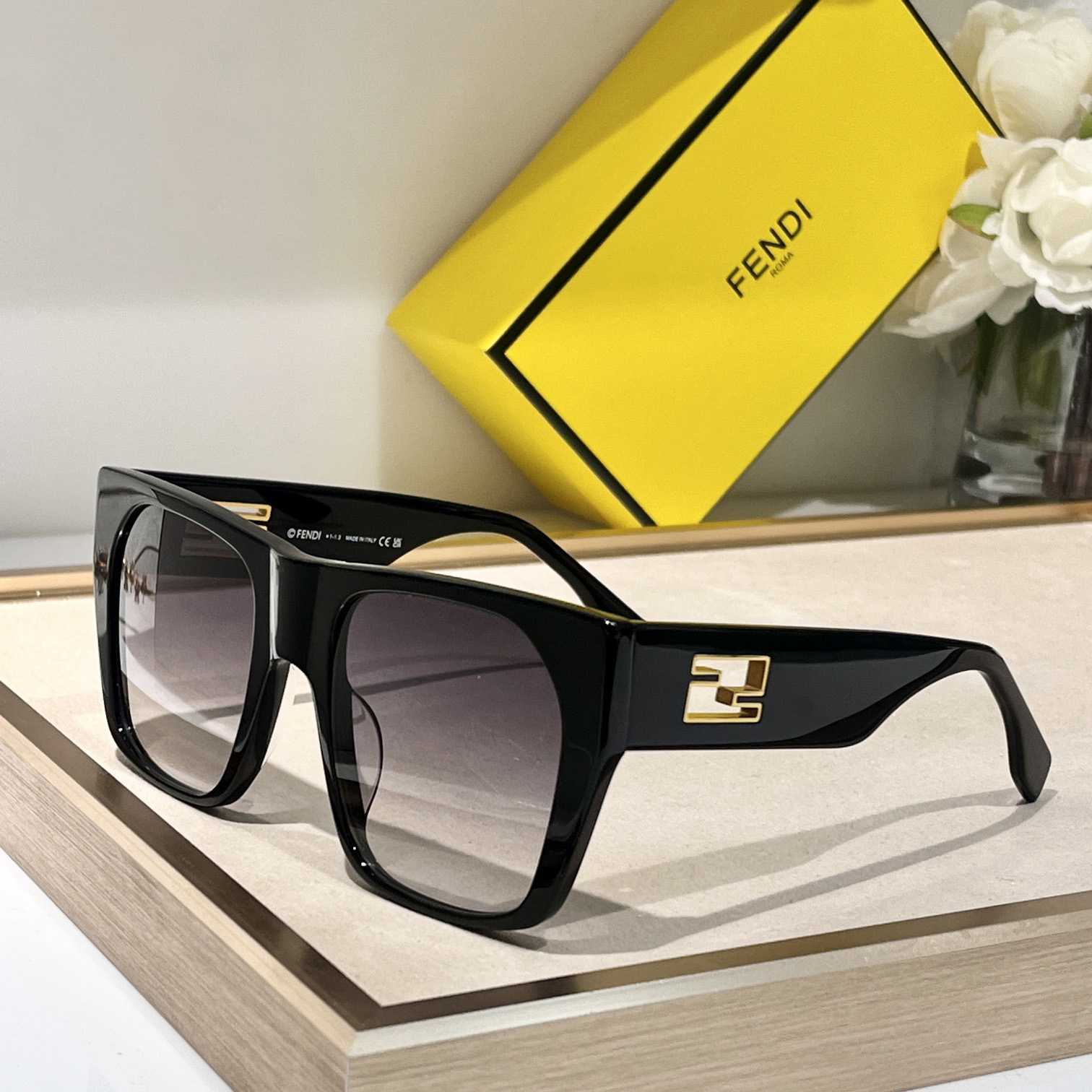 Fendi Baguette Black Acetate Sunglasses - everydesigner