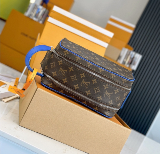 Louis Vuitton Dopp Kit      M46763 - everydesigner