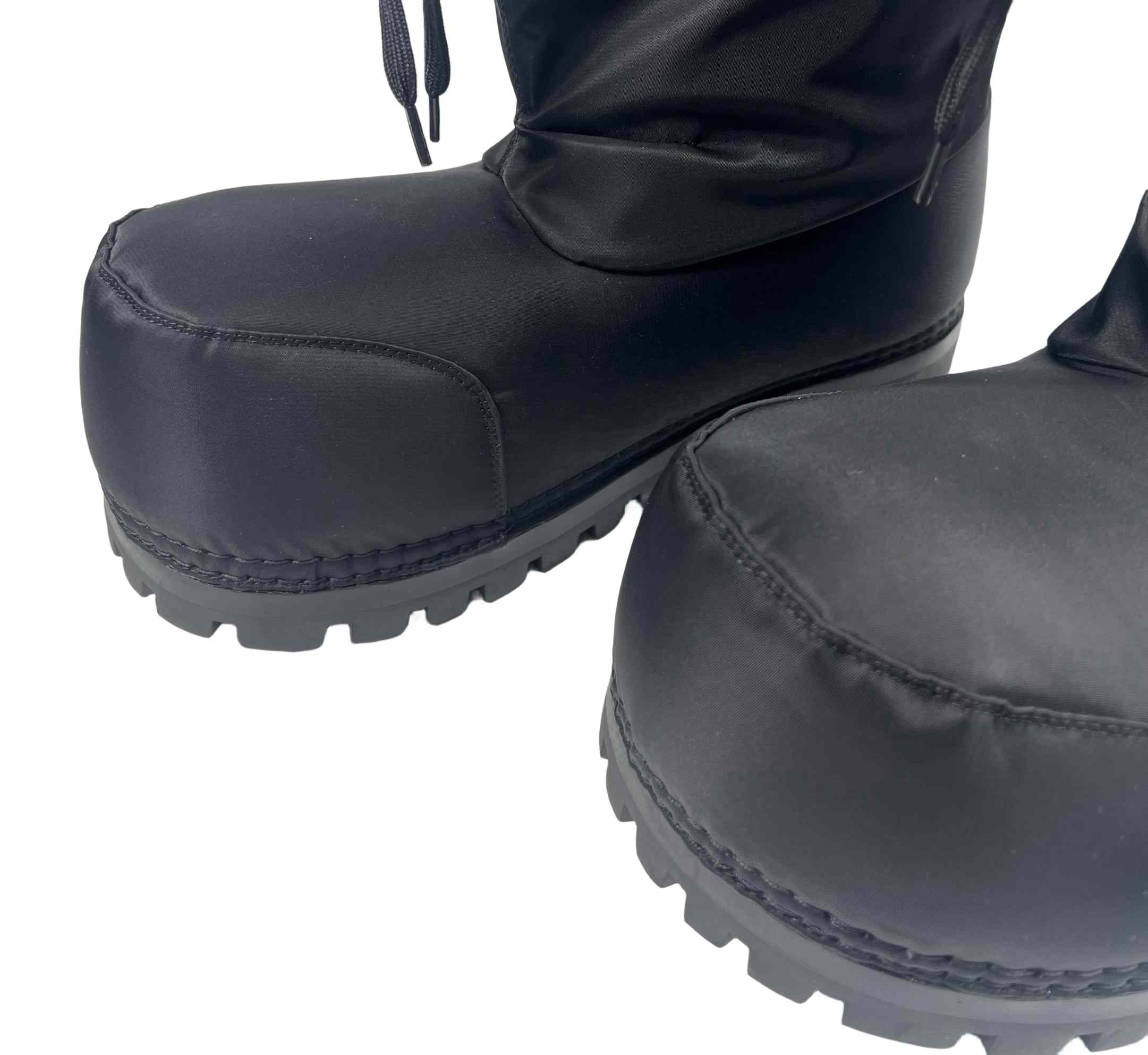 Balenciaga Alaska Low Boot In Black Nylon - everydesigner