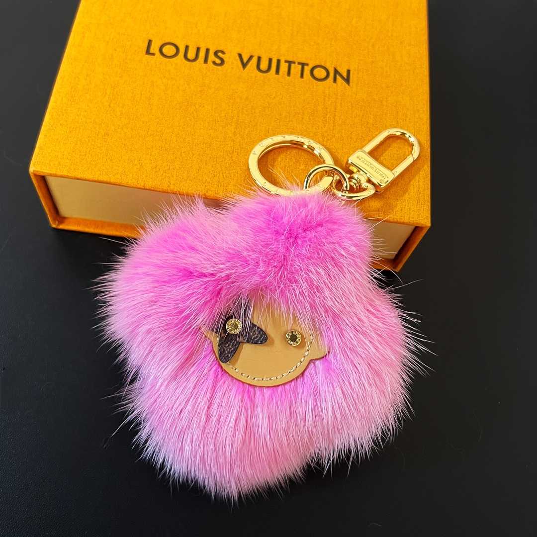 Louis Vuitto Vivienne Fur Key Holder   M01447 - everydesigner