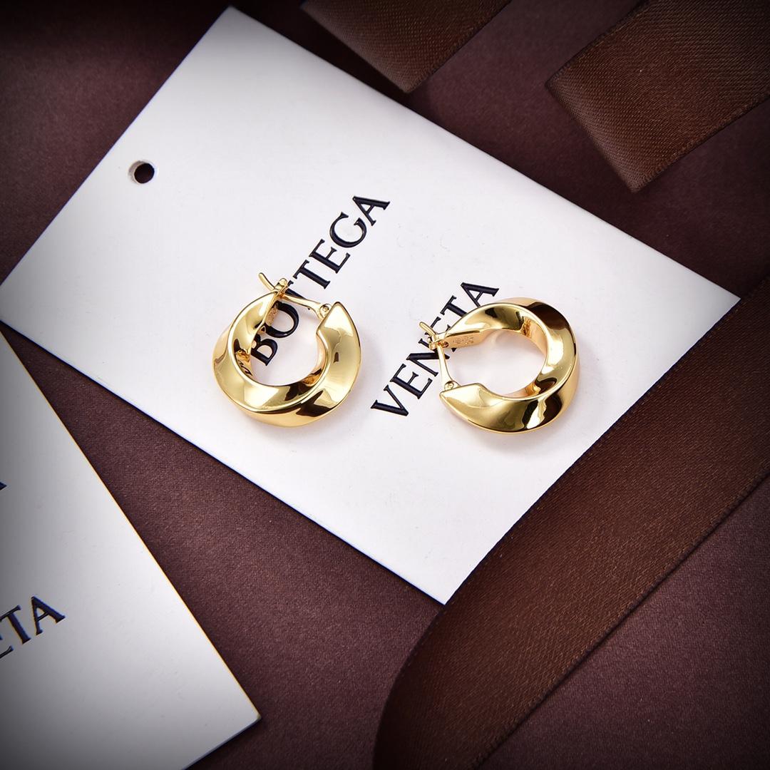 Bottega Veneta Twist Hoop Earrings - everydesigner