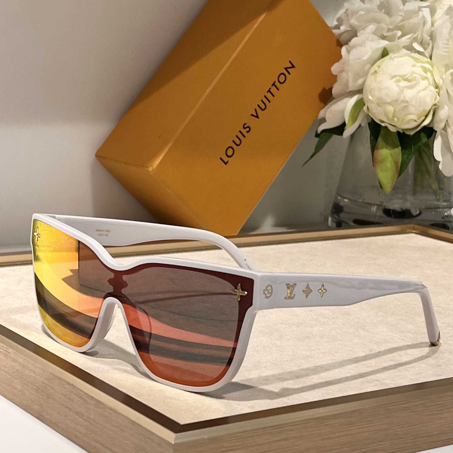 Louis Vuitton LV Shadow Square Sunglasses   Z1845U - everydesigner