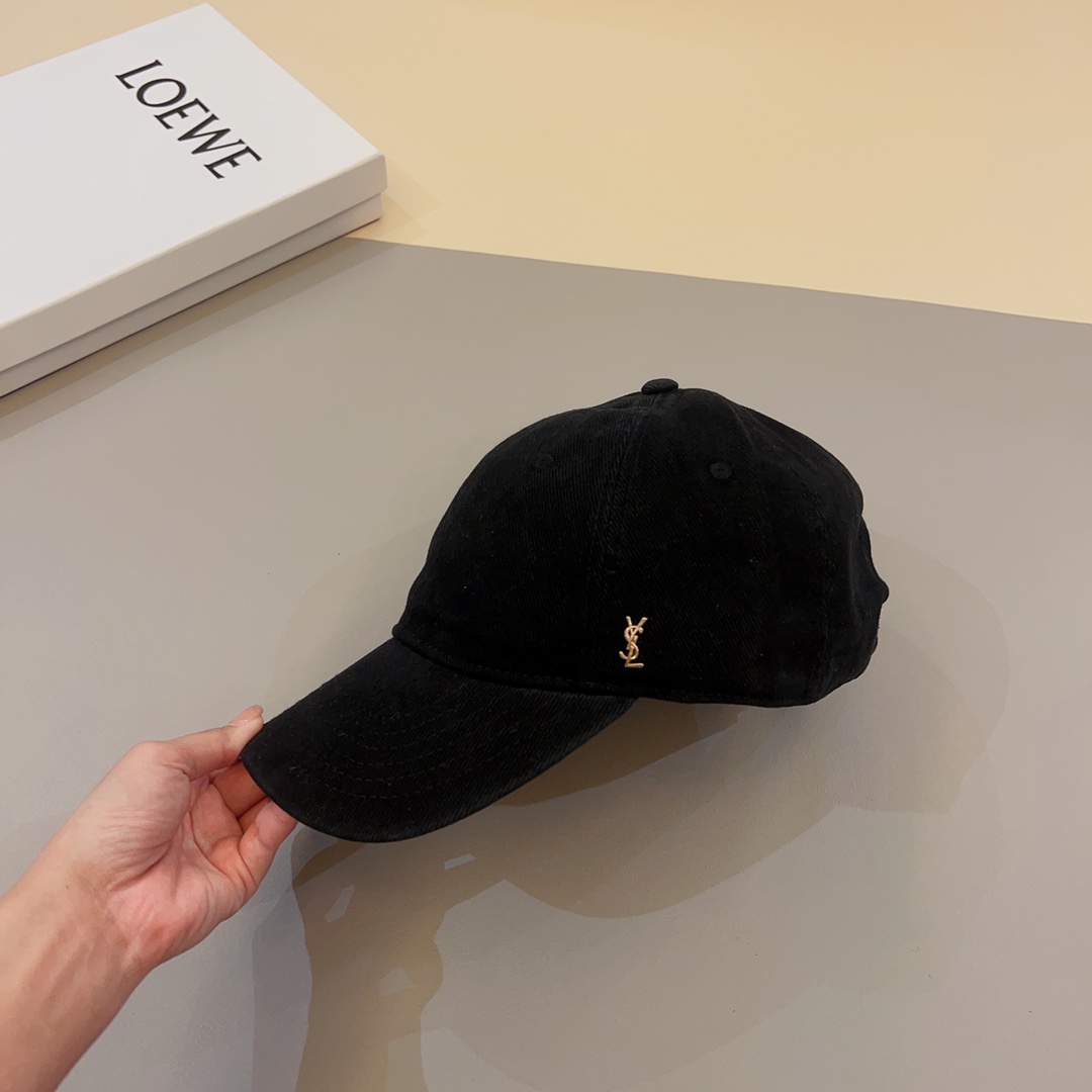 Saint Laurent Cap - everydesigner