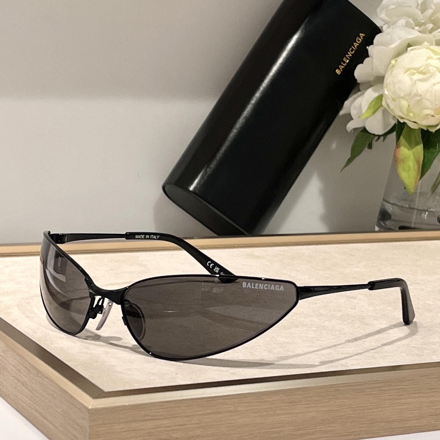 Balenciaga Razor Cat Sunglasses In Black - everydesigner