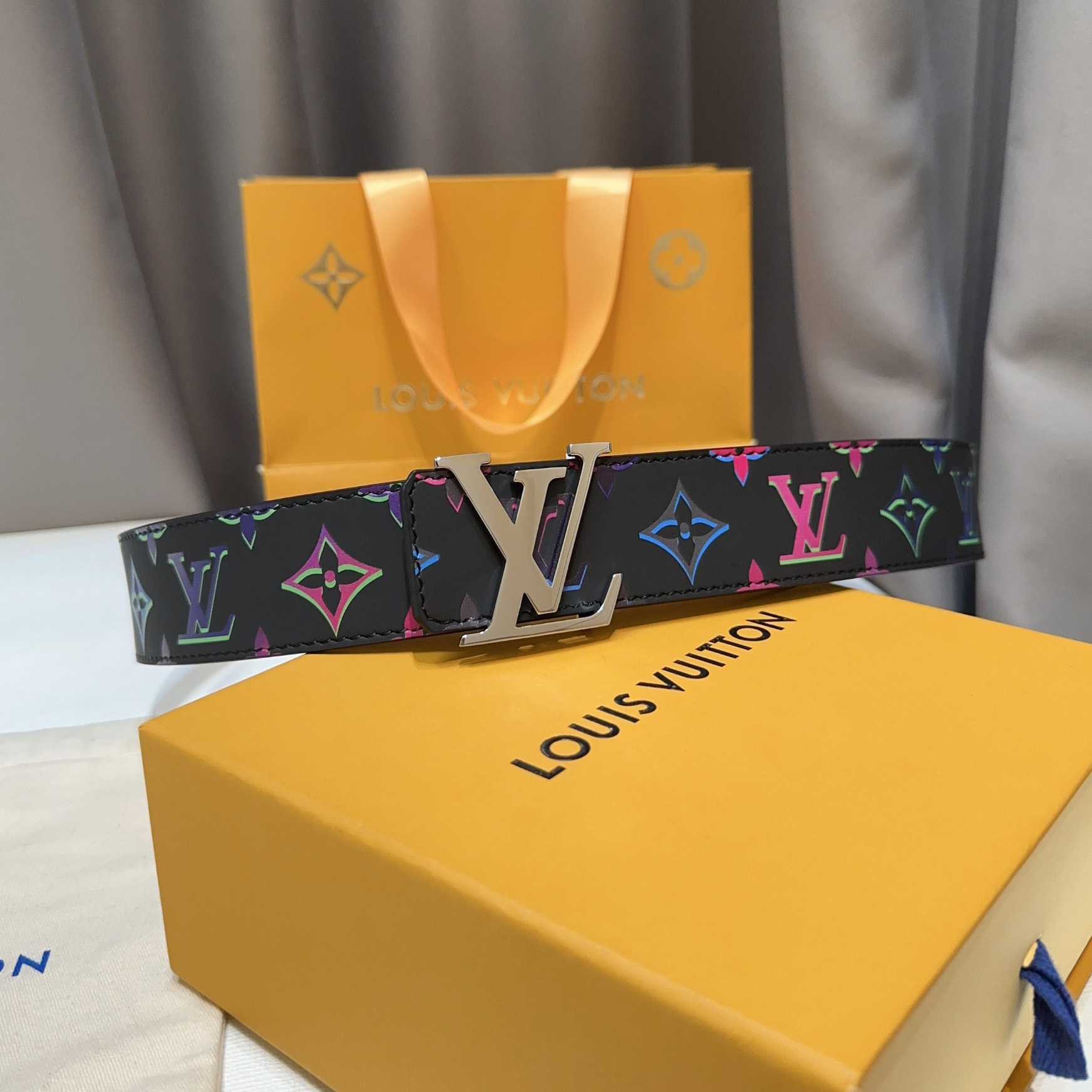 Louis Vuitton LV Light 40mm Reversible Belt - everydesigner