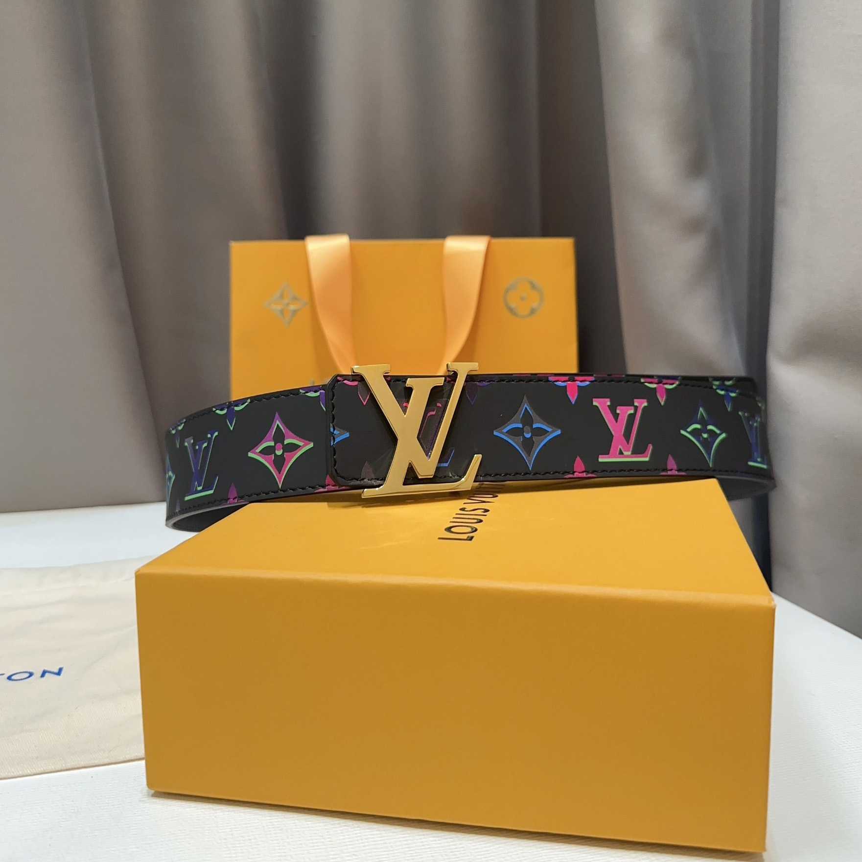 Louis Vuitton LV Light 40mm Reversible Belt - everydesigner