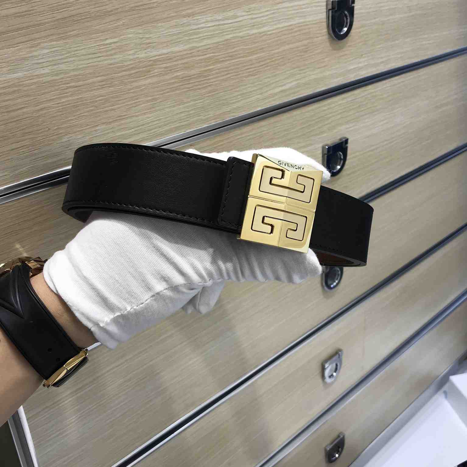 Givenchy 4G Reversible Belt In Leather  - everydesigner