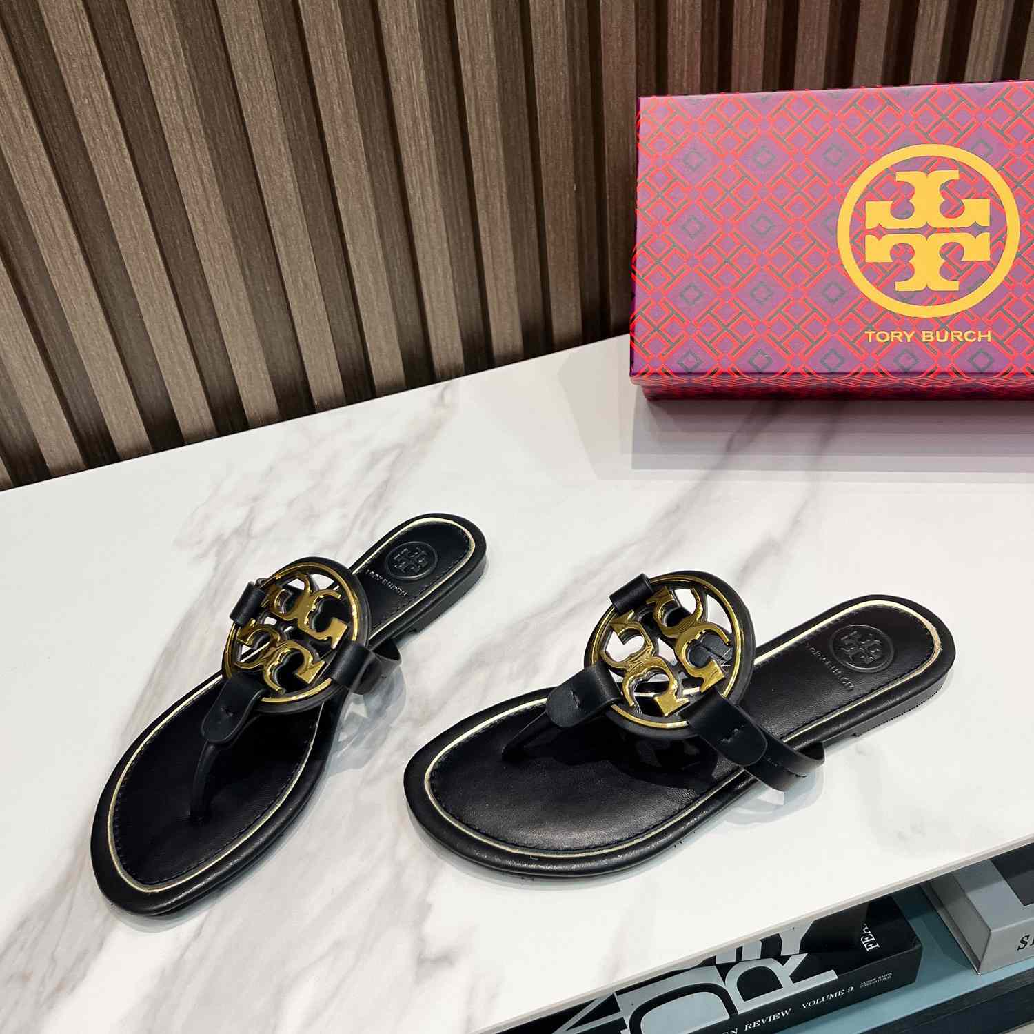 Tory Burch Leather Thong Sandals  - everydesigner