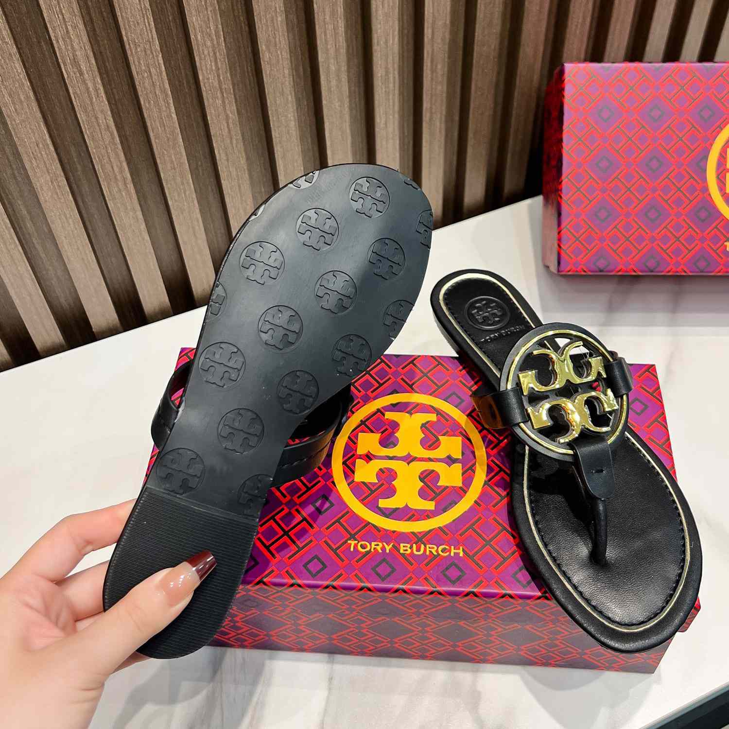 Tory Burch Leather Thong Sandals  - everydesigner