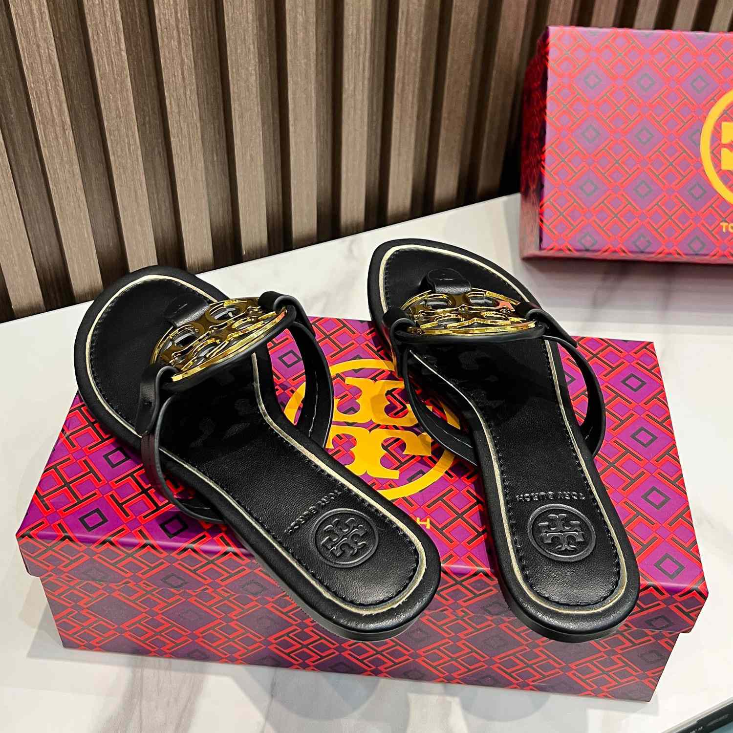 Tory Burch Leather Thong Sandals  - everydesigner