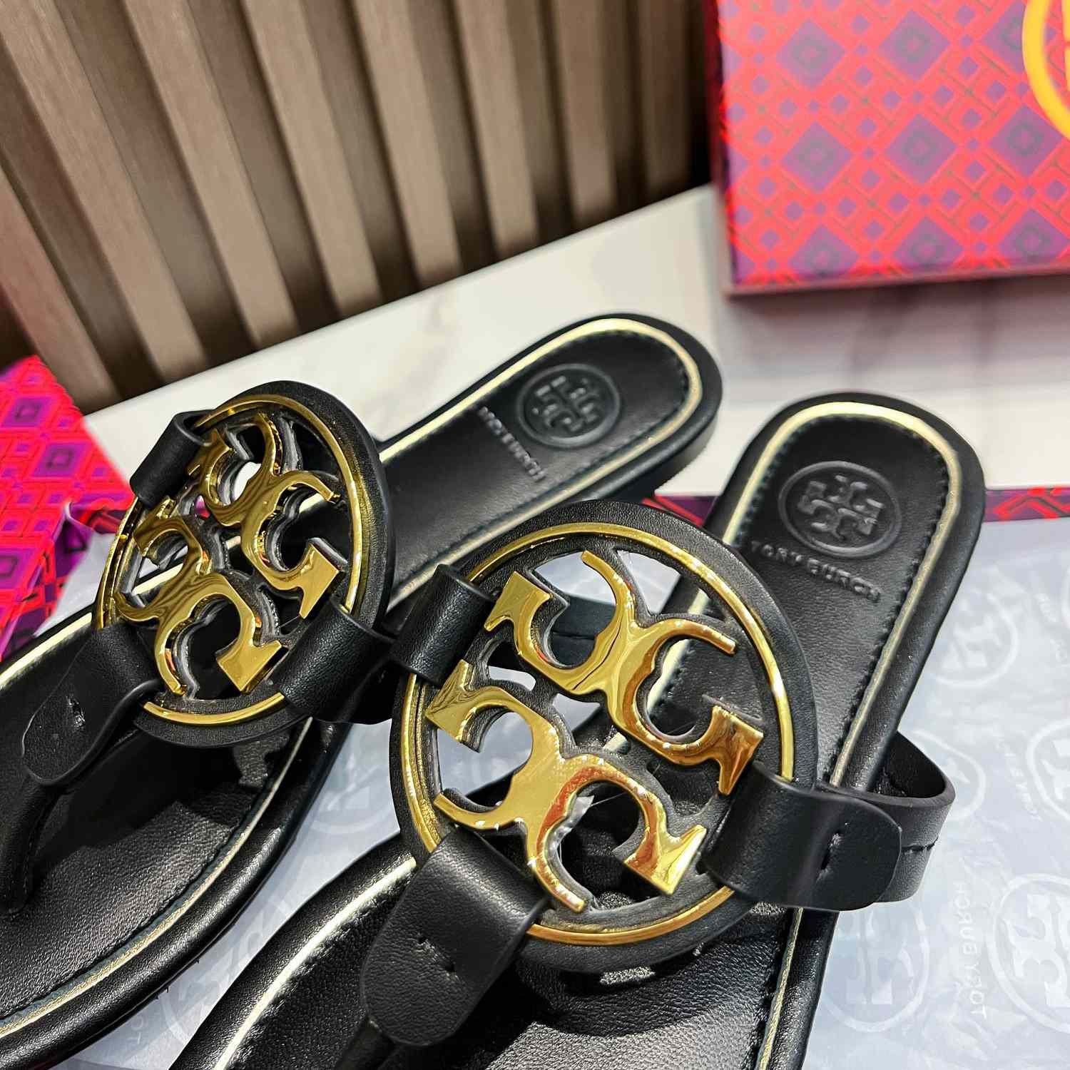 Tory Burch Leather Thong Sandals  - everydesigner