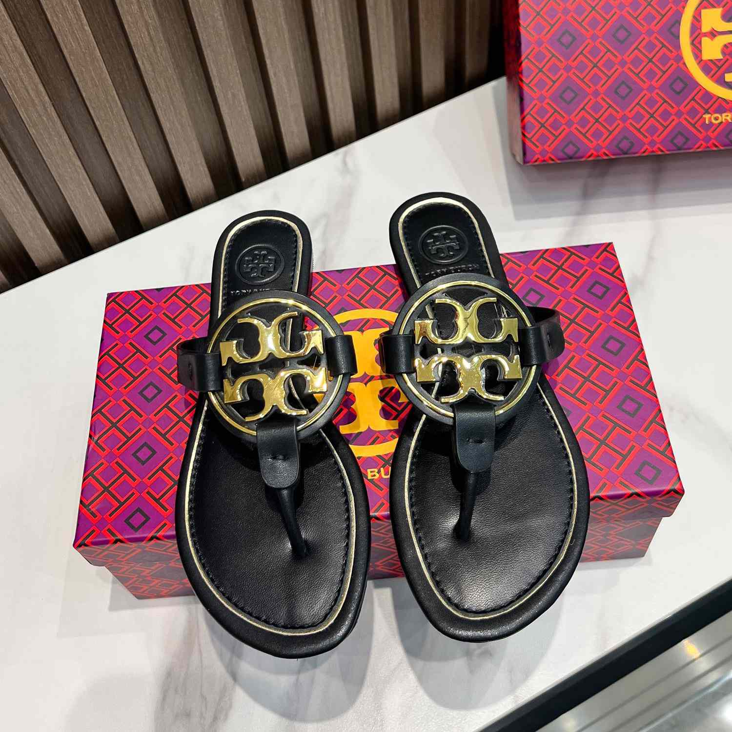 Tory Burch Leather Thong Sandals  - everydesigner