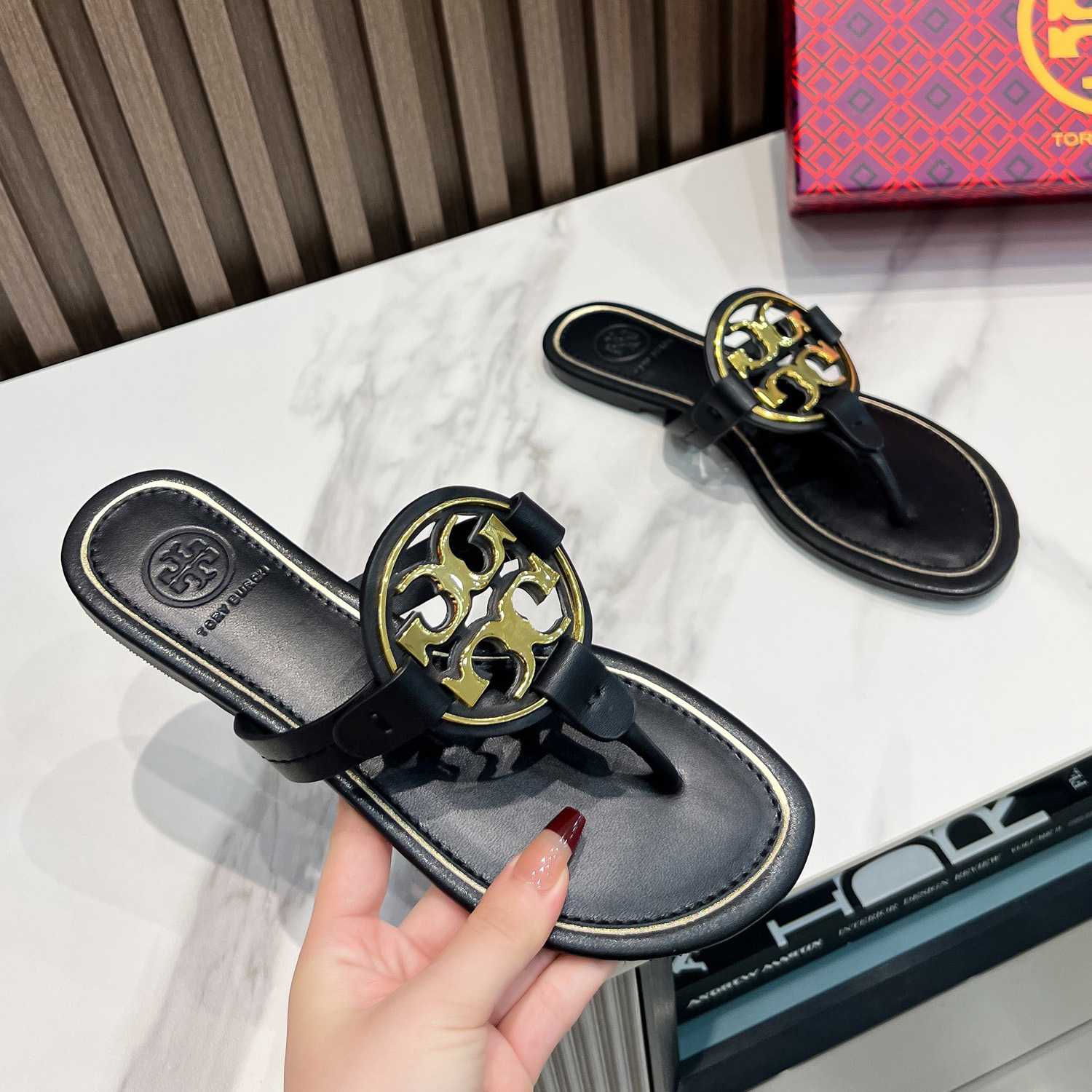 Tory Burch Leather Thong Sandals  - everydesigner